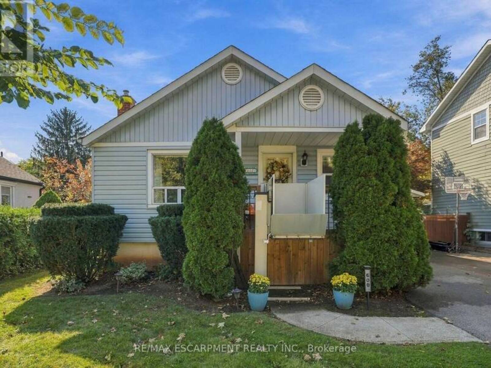 600 HAGER AVENUE, Burlington, Ontario L7S 1P6