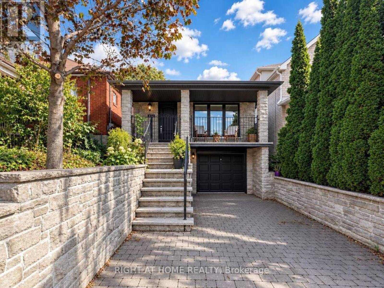 497 NORTHCLIFFE BOULEVARD, Toronto, Ontario M6E 3L4