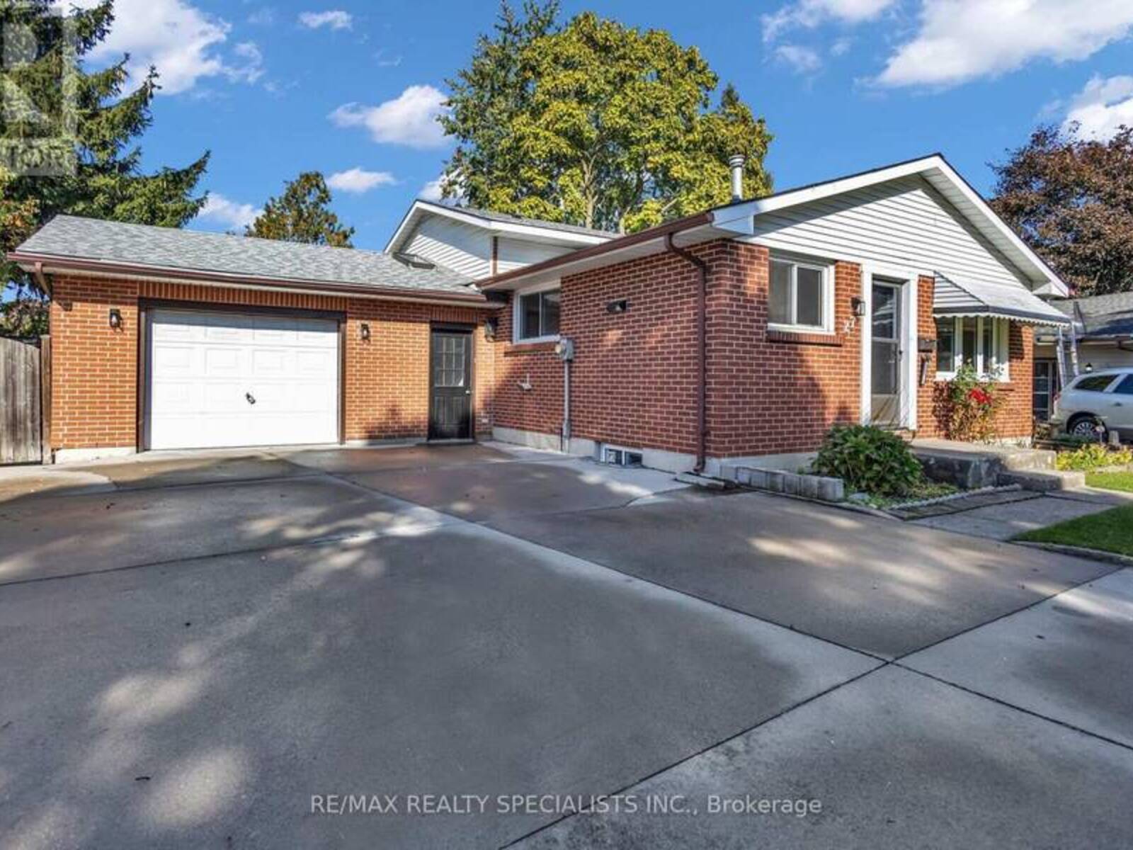 27 TOULON CRESCENT, London, Ontario N5V 1J4