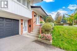 9 HUMBER RIDGE DRIVE | Toronto Ontario | Slide Image Three