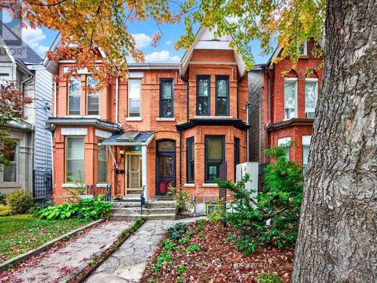 44 RUSSELL STREET, Toronto, Ontario M5S 1B7
