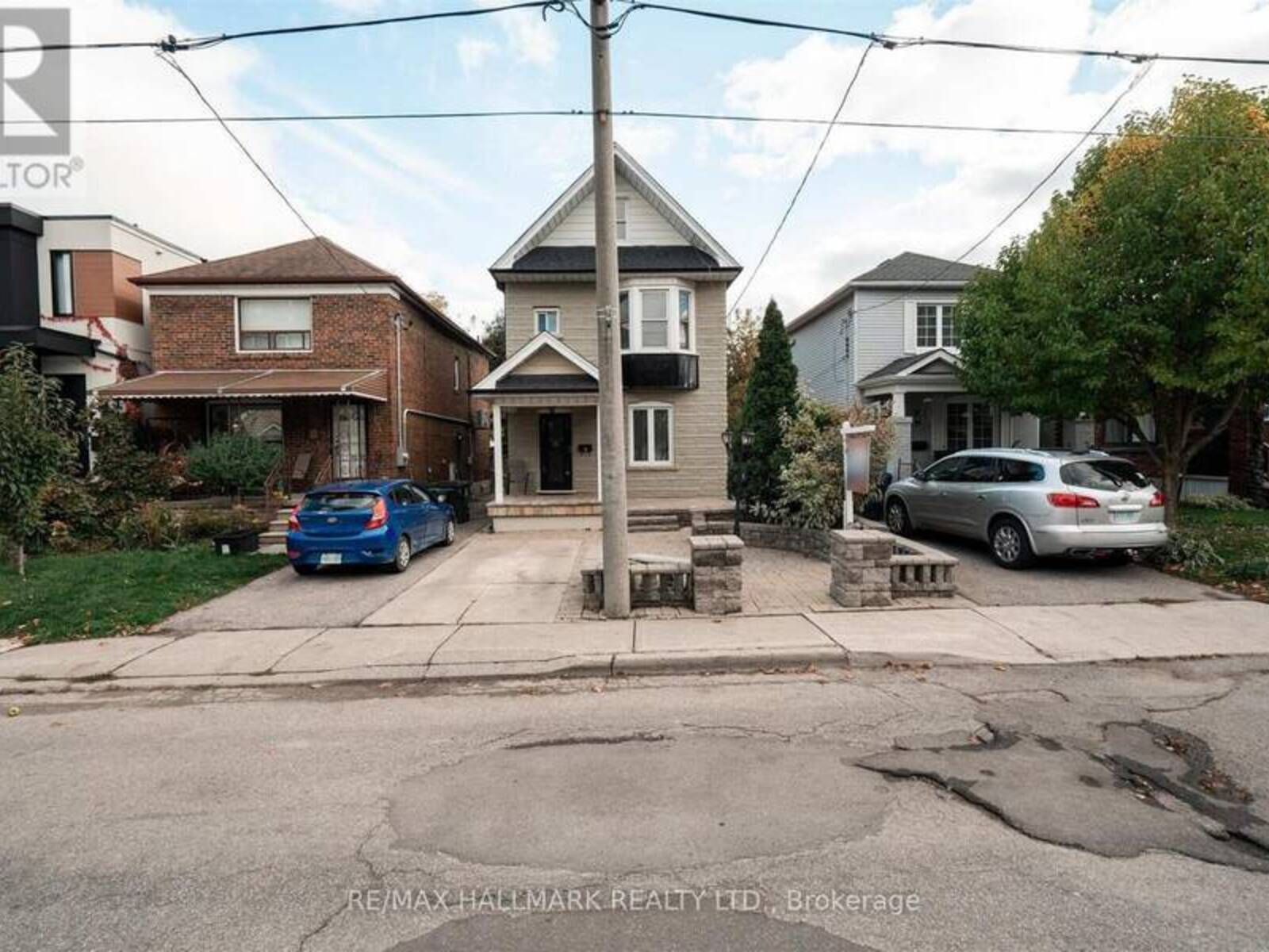 9 SAVOY AVENUE, Toronto, Ontario M4C 2X4