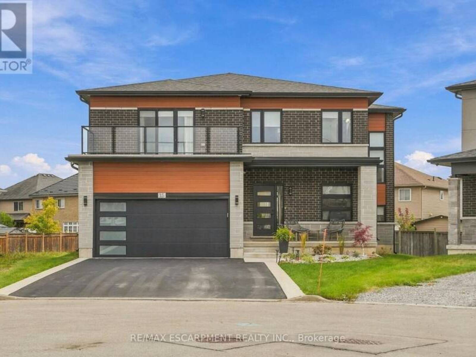 15 SAINT ANTHONY PLACE, Hamilton, Ontario L9C 0E4