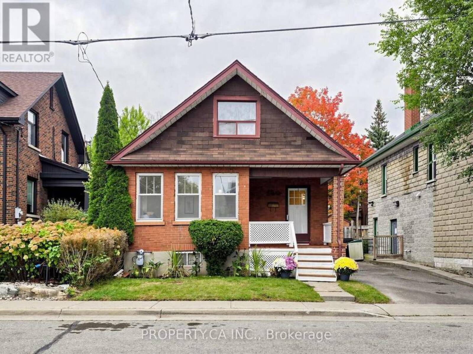 205 DEARBORN AVENUE, Oshawa, Ontario L1G 5Z3