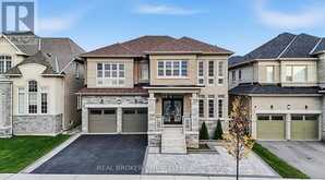 416 SEAVIEW HEIGHTS | East Gwillimbury Ontario | Slide Image One