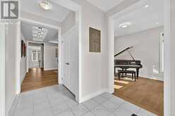 416 SEAVIEW HEIGHTS | East Gwillimbury Ontario | Slide Image Three