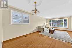 32 BARTEL DRIVE | Toronto Ontario | Slide Image Thirteen