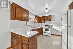 32 BARTEL DRIVE | Toronto Ontario | Slide Image Seven