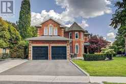 351 FAIRWAY GARDENS | Newmarket Ontario | Slide Image One
