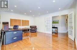 351 FAIRWAY GARDENS | Newmarket Ontario | Slide Image Eight