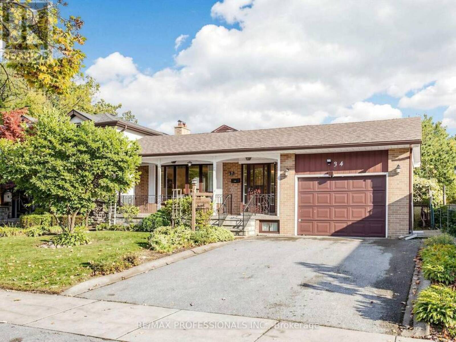 34 CRESTRIDGE HEIGHTS ROAD, Toronto, Ontario M9P 1A4