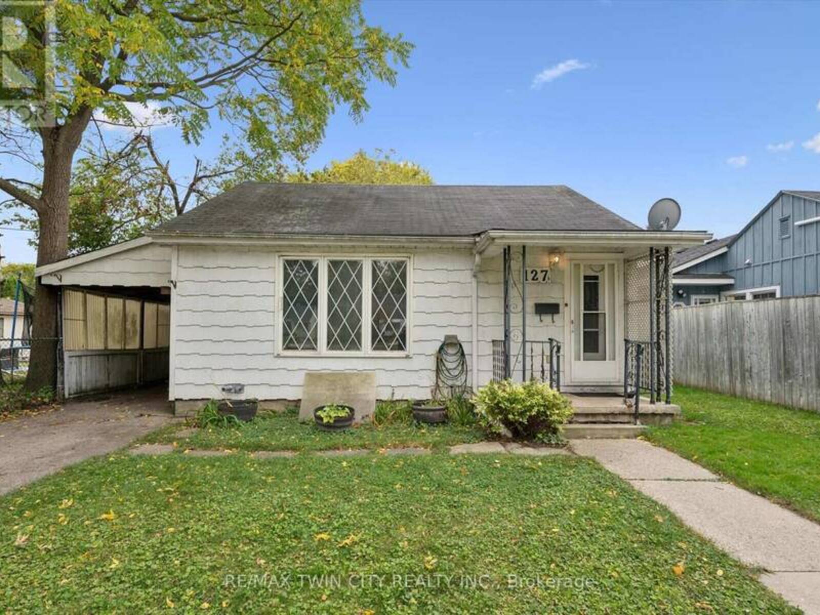 127 SPADINA ROAD E, Kitchener, Ontario N2M 3X5
