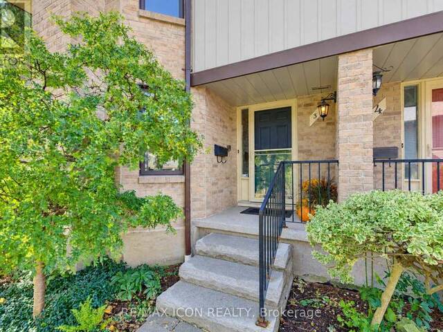 3 - 406 CRAIGLEITH DRIVE Waterloo Ontario, N2L 5T2 - 2 Bedrooms Condo For Sale