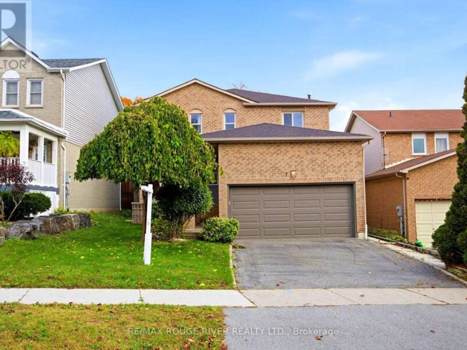 7 GREENVIEW COURT, Whitby, Ontario L1N 8J2