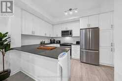 23 - 22 LYTHAM GREEN CIRCLE | Newmarket Ontario | Slide Image Eleven