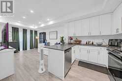 23 - 22 LYTHAM GREEN CIRCLE | Newmarket Ontario | Slide Image Nine