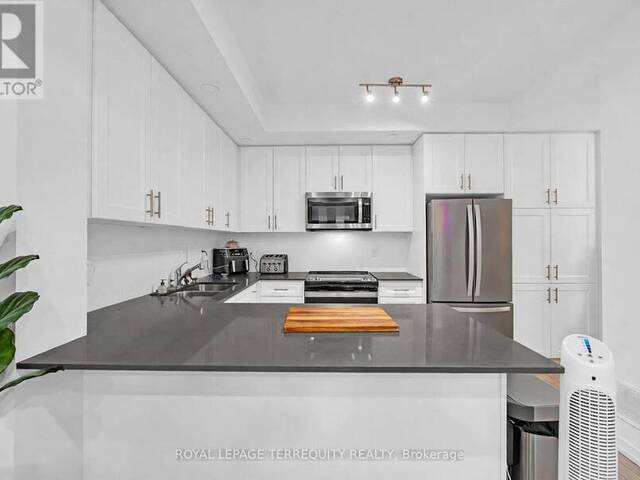 23 - 22 LYTHAM GREEN CIRCLE Newmarket Ontario, L3Y 0H4 - 2 Bedrooms Condo For Sale