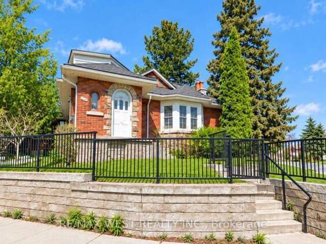 443 COURTLAND AVENUE E Kitchener Ontario, N2G 2W5 - Property For Sale