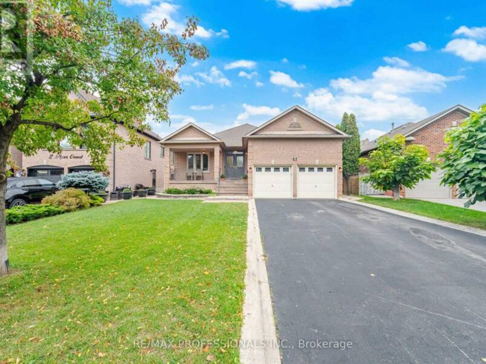 8 PIPER COURT, Vaughan, Ontario L6A 1X2