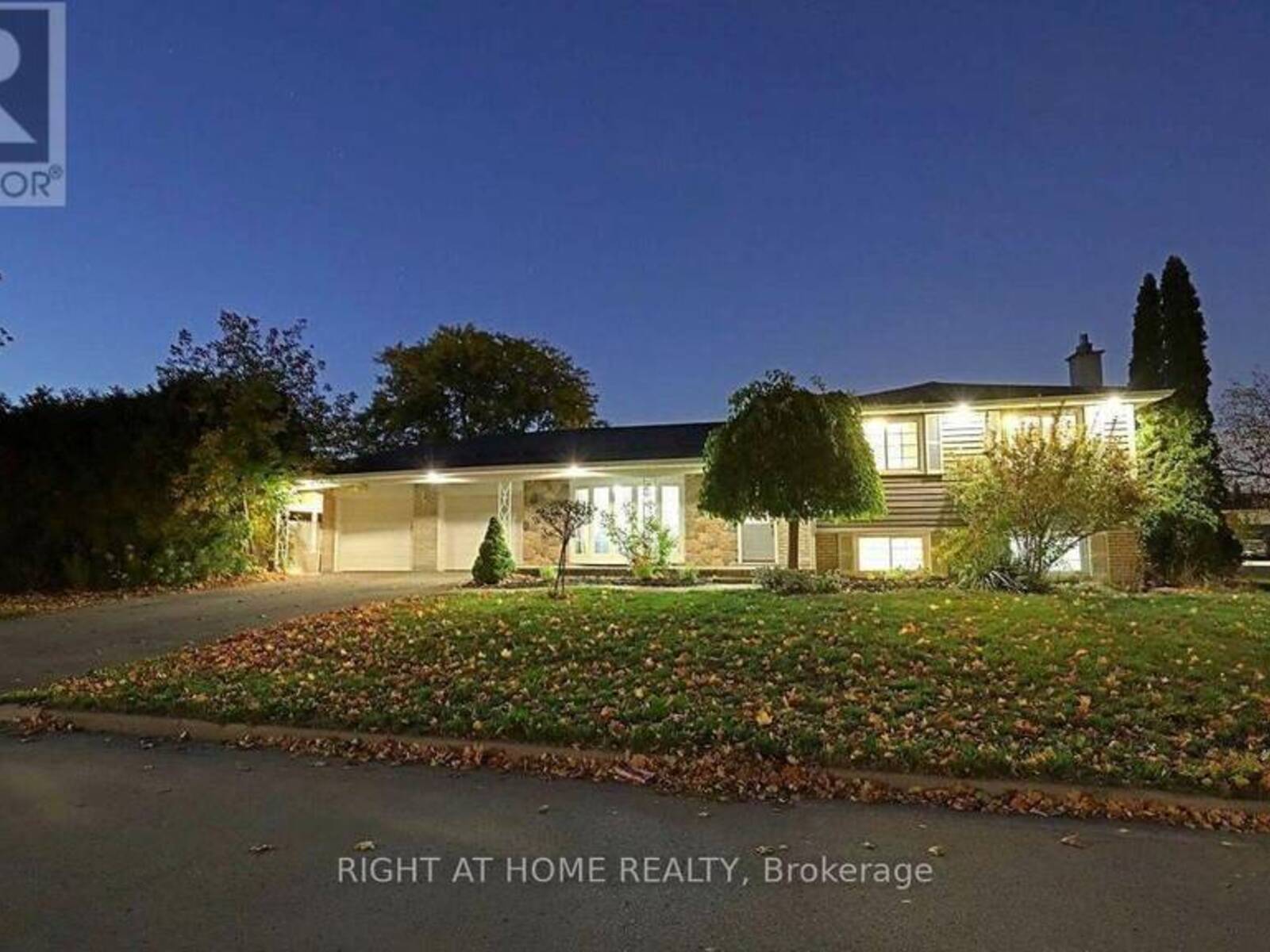 1179 QUEENS AVENUE, Oakville, Ontario L6H 2B7