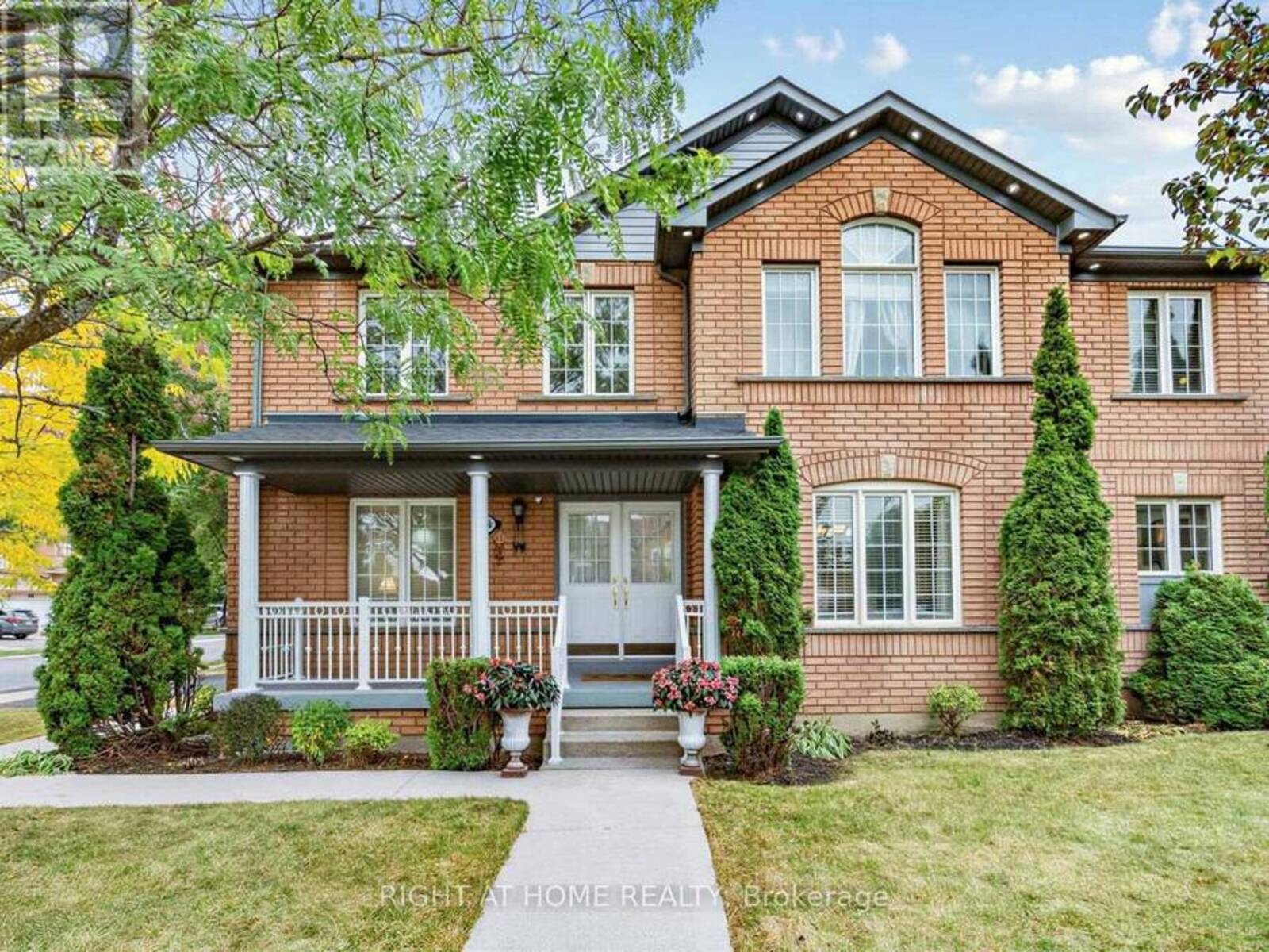 106 WORTHINGTON AVENUE, Brampton, Ontario L7A 2E8