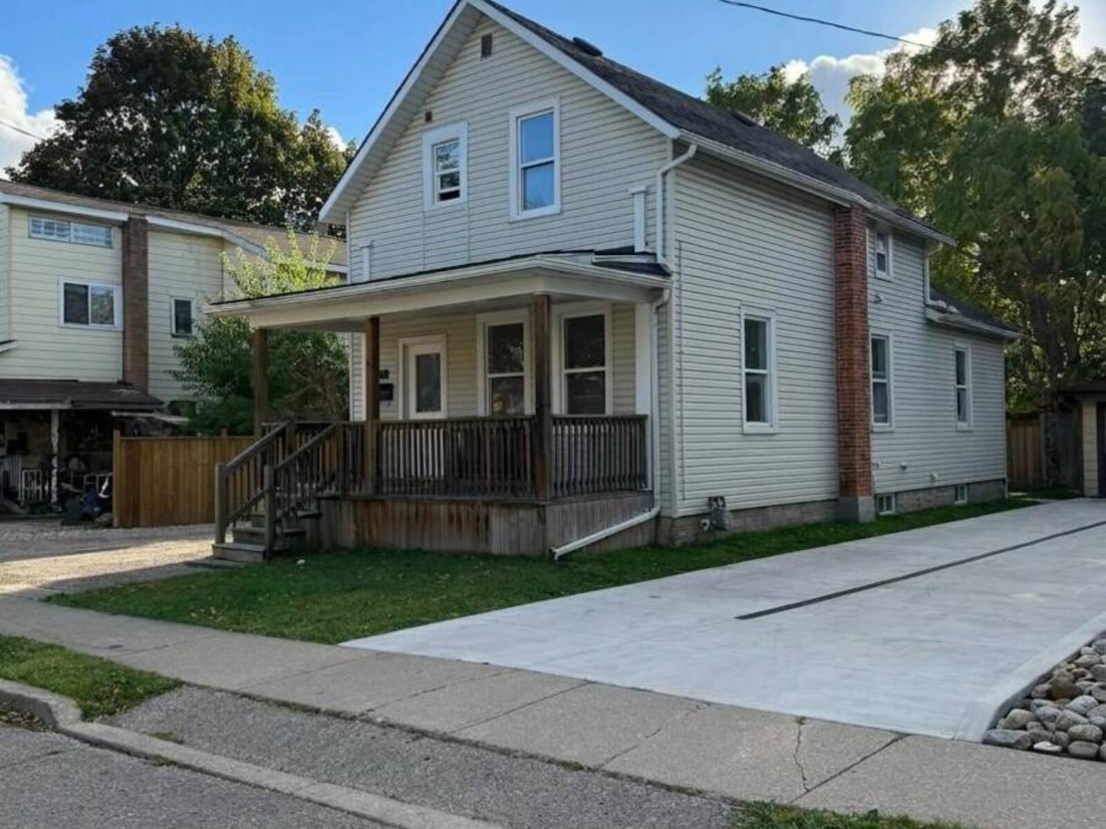 83 DORSET STREET, Waterloo, Ontario N2L 3M3