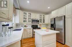 81 OLD COLONY ROAD | Richmond Hill Ontario | Slide Image Nine