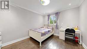 4 BISHOP CRESCENT | Markham Ontario | Slide Image Nineteen