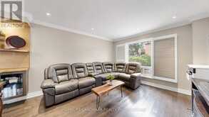 4 BISHOP CRESCENT | Markham Ontario | Slide Image Five