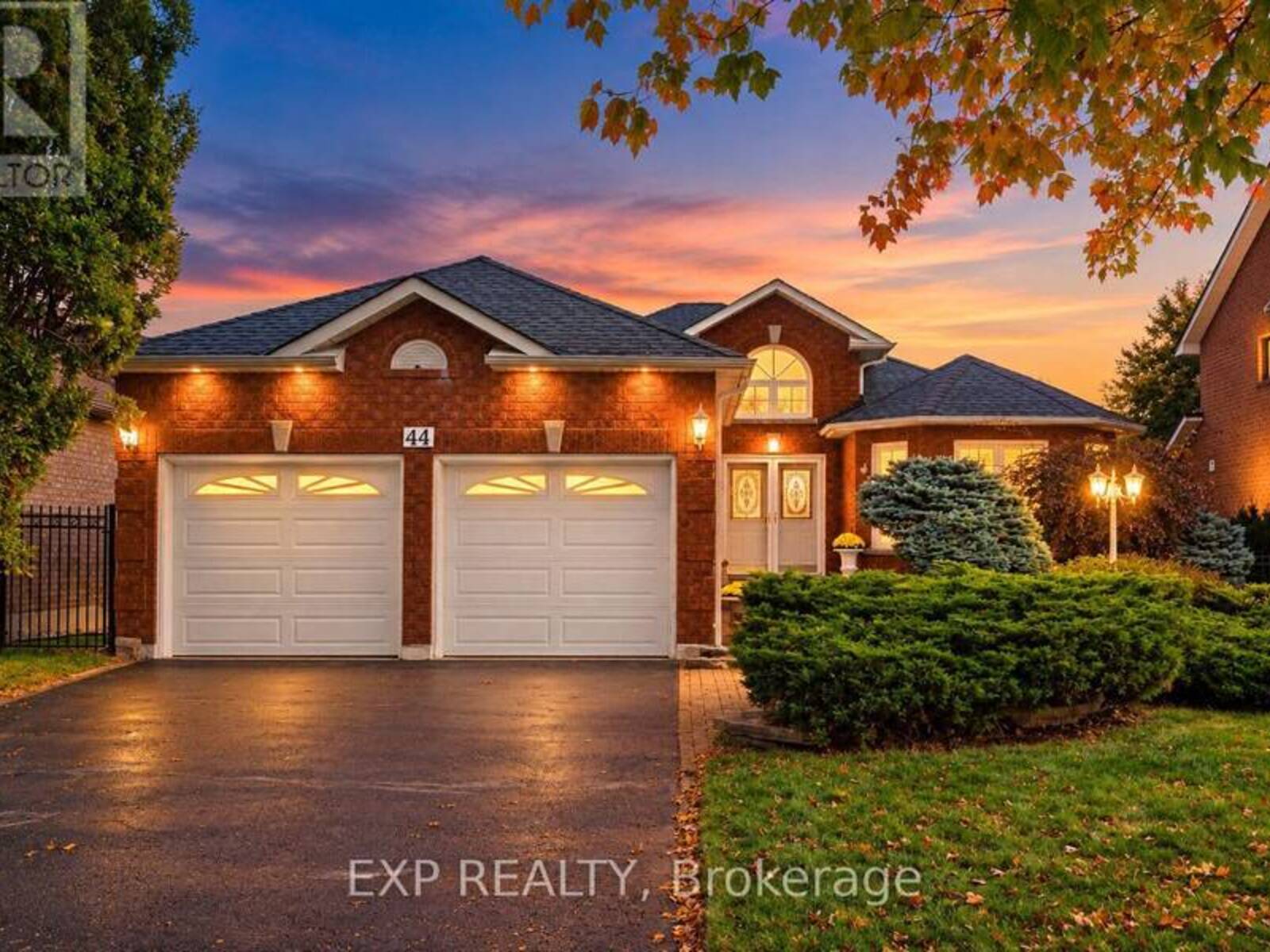 44 FINNEGAN PLACE, Whitby, Ontario L1R 2K9