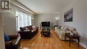 30 O'HARA CRESCENT | Richmond Hill Ontario | Slide Image Eleven