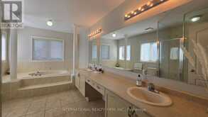 30 O'HARA CRESCENT | Richmond Hill Ontario | Slide Image Seventeen