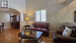 30 O'HARA CRESCENT | Richmond Hill Ontario | Slide Image Six
