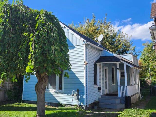 436 ELLIOTT STREET W Windsor Ontario, N9A 5Z2 - 3 Bedrooms Home For Sale