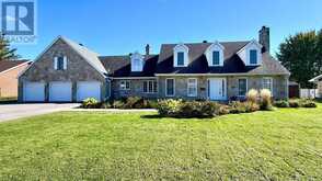 1920 BELVEDERE CRESCENT | Cornwall Ontario | Slide Image One