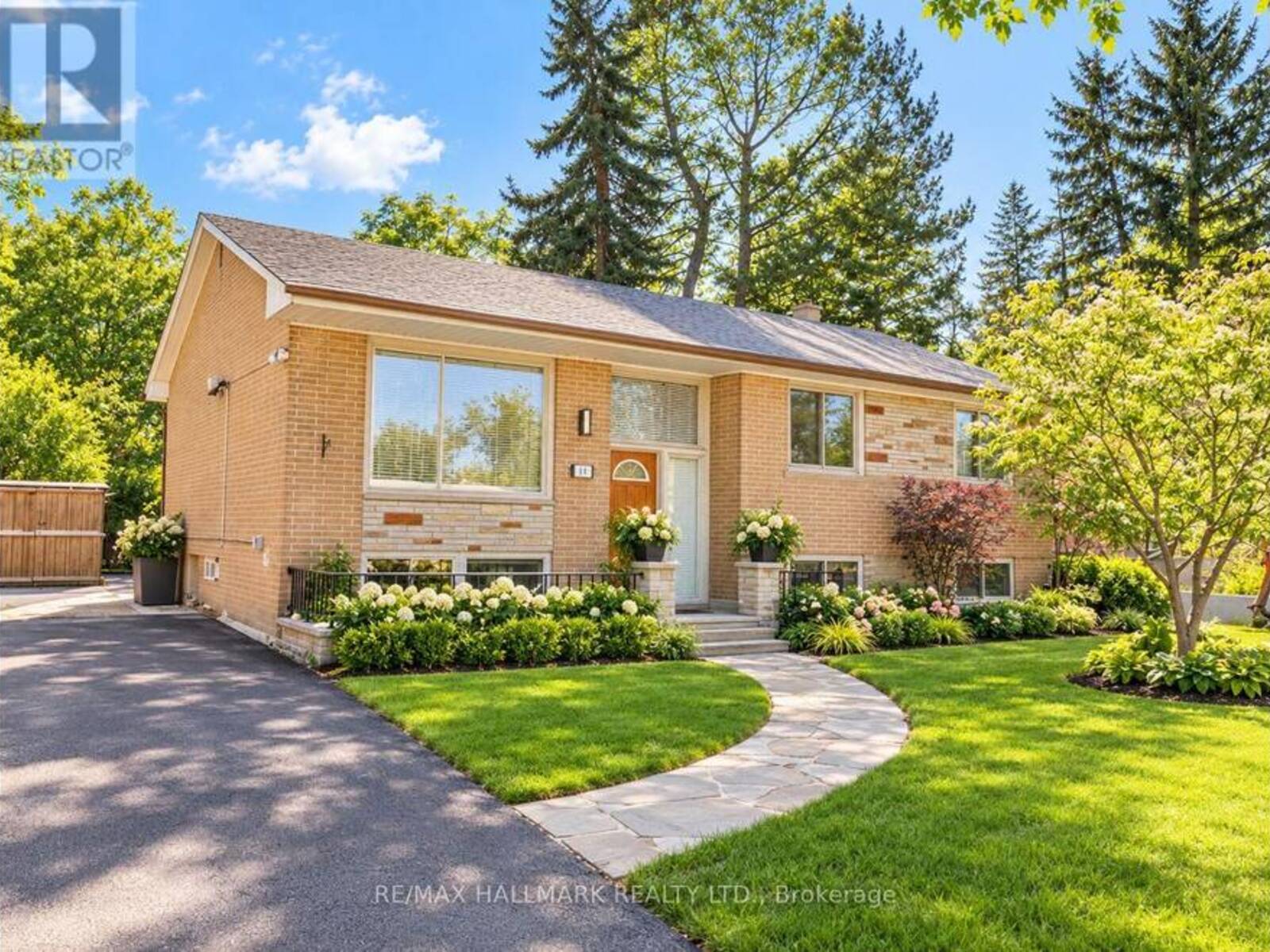 19 BROOKWOOD COURT, Toronto, Ontario M3C 1C1
