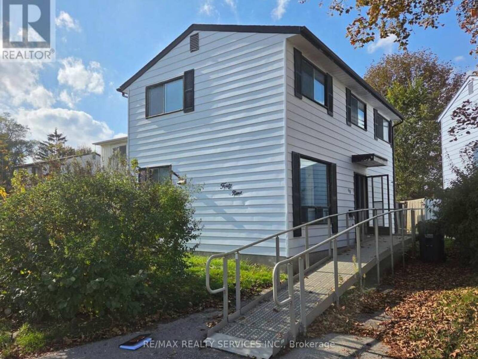 49 HUNTINGWOOD CRESCENT, Brampton, Ontario L6S 1S5