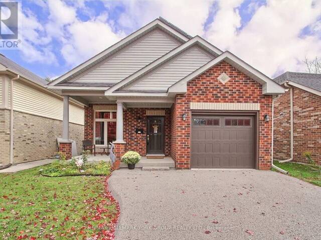 17 HILLVIEW DRIVE Newmarket Ontario, L3Y 4Y3 - 3 Bedrooms Home For Sale