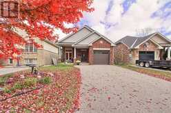 17 HILLVIEW DRIVE | Newmarket Ontario | Slide Image Two