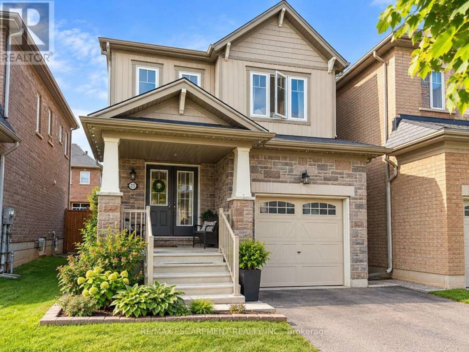 25 SUMAC DRIVE, Caledonia, Ontario N3W 0C2
