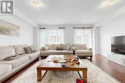 37 VELVET DRIVE | Whitby Ontario | Slide Image Ten