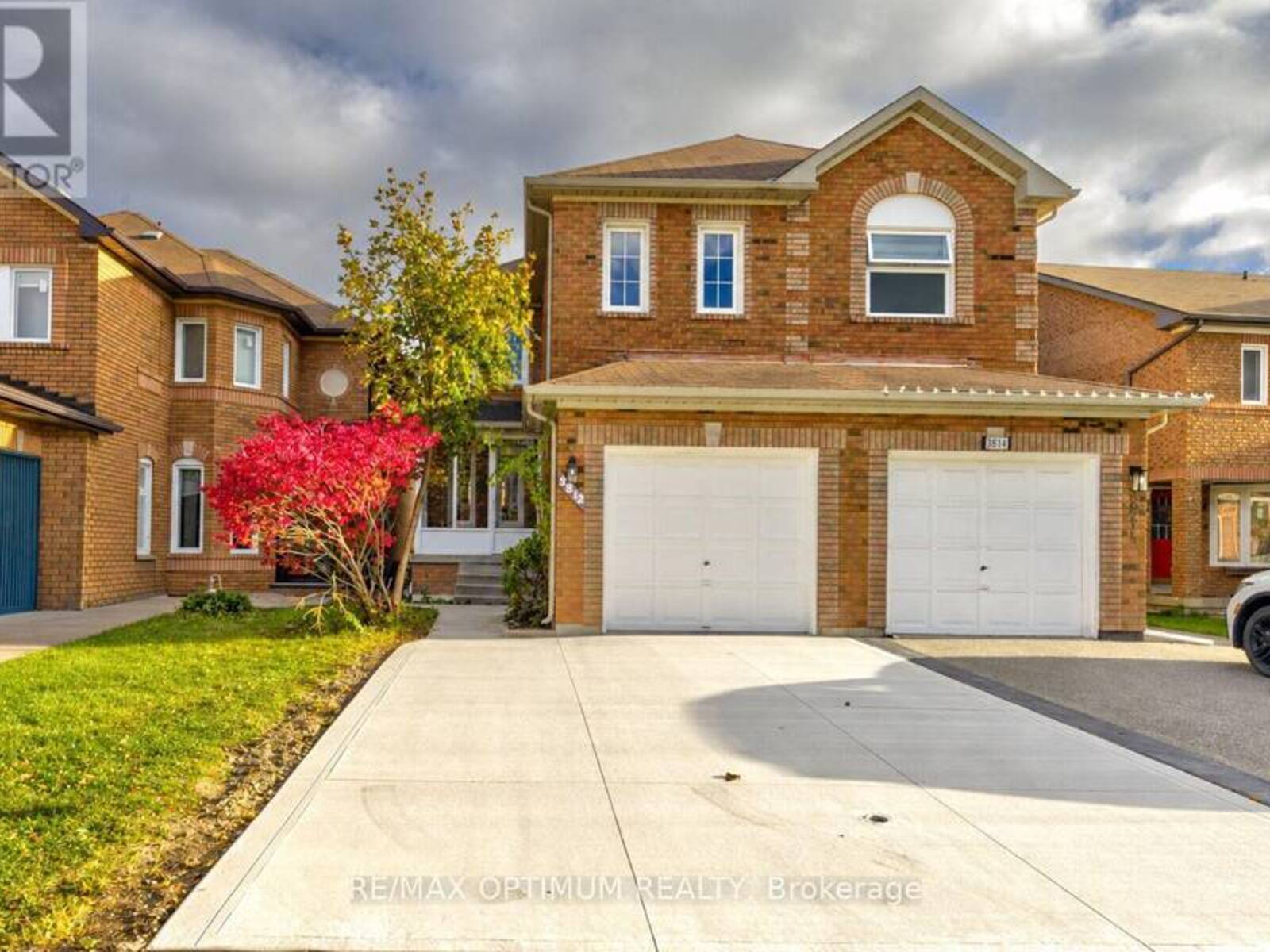 3812 CRAIGHURST AVENUE, Mississauga, Ontario L5N 6T7
