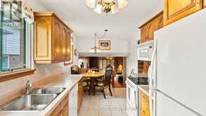 5 ERINLEA CRESCENT | Toronto Ontario | Slide Image Twelve