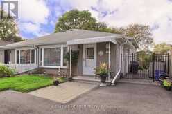 30 KITIMAT CRESCENT | Aurora Ontario | Slide Image One