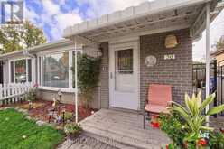 30 KITIMAT CRESCENT | Aurora Ontario | Slide Image Two