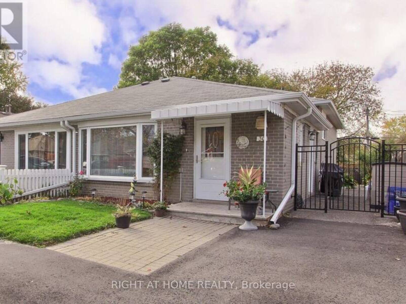 30 KITIMAT CRESCENT, Aurora, Ontario L4G 3C3