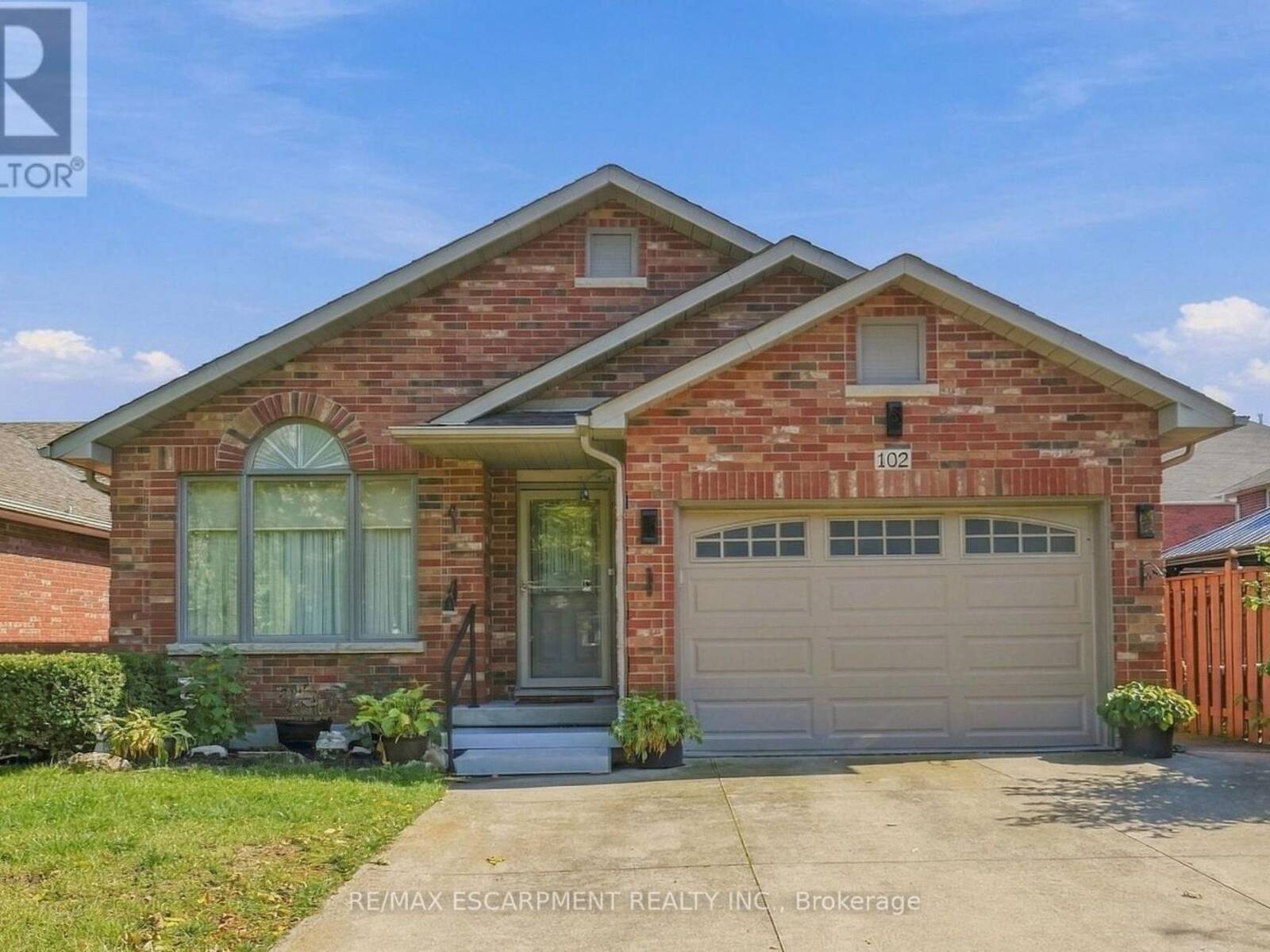102 COVE CRESCENT, Hamilton, Ontario L8E 5A1