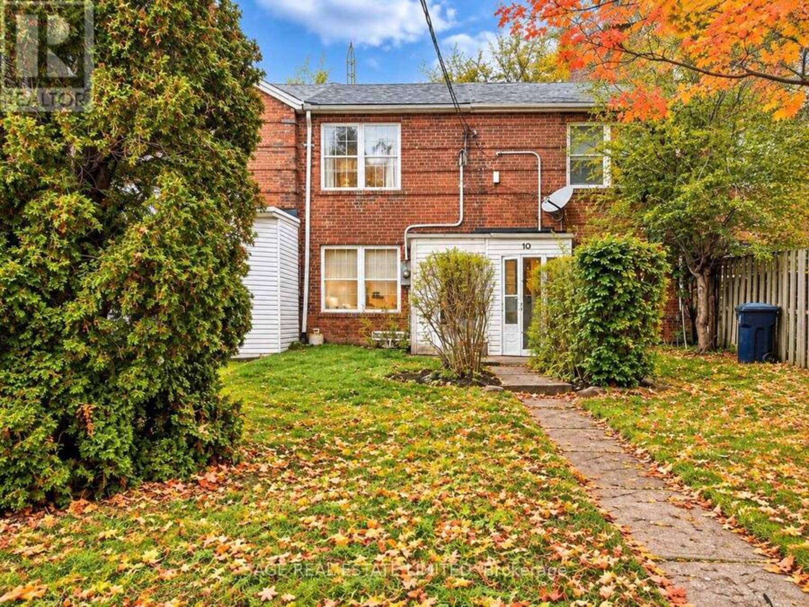 12 KHEDIVE AVENUE, Toronto, Ontario M6A 2G2