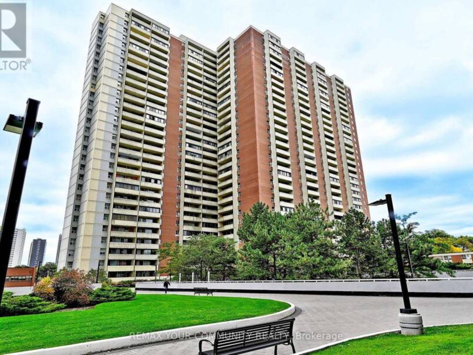 2602 - 5 MASSEY SQUARE, Toronto, Ontario M4C 5L6