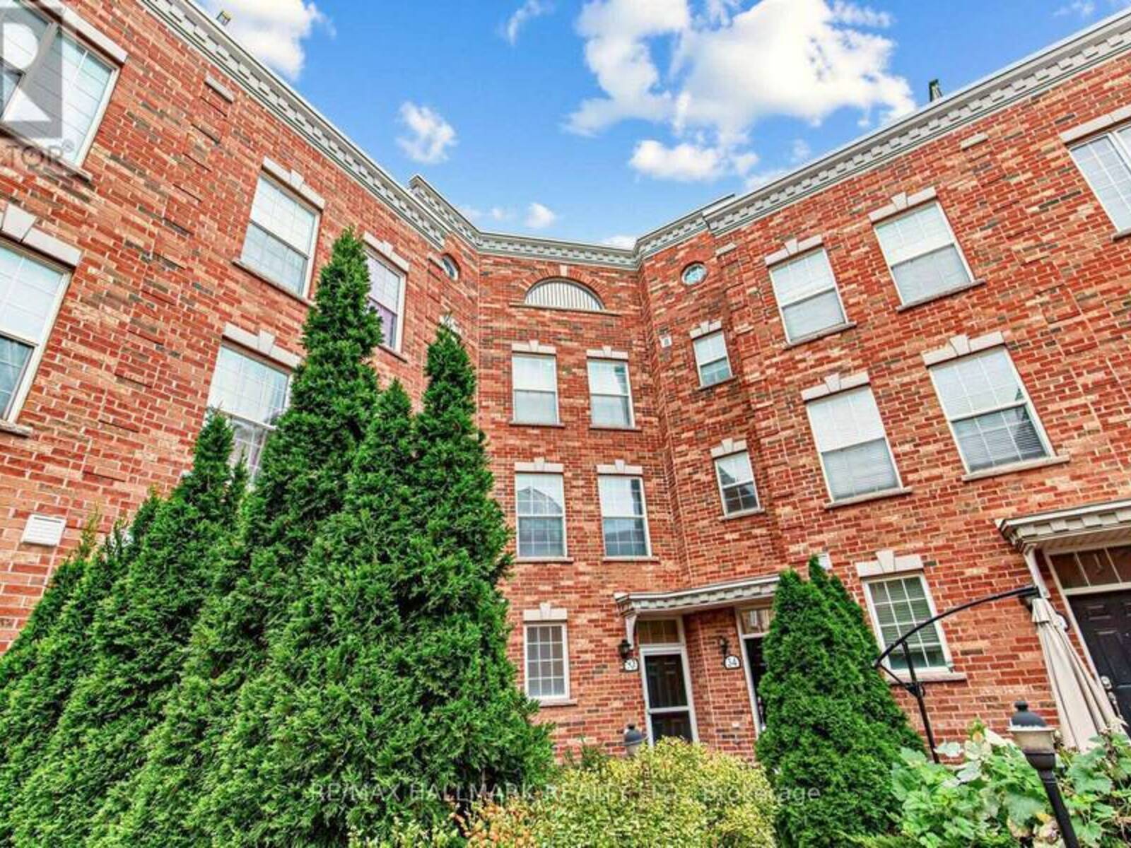 34 FAIRHEAD MEWS, Toronto, Ontario M4E 3Y4